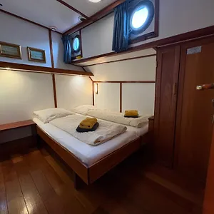 Hotel Hotelboot Zwaan 