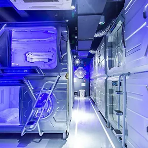 Capsulehotel Met A Space Pod At Arab Street **